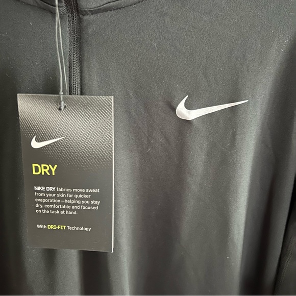 NWT Womens NIKE RUNNING Dri-Fit 1/4 zip Pullover Size XL w/thumbholes Black/Slvr - Picture 3 of 13